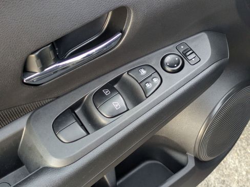 Used 2023 Nissan Kicks SV image 11