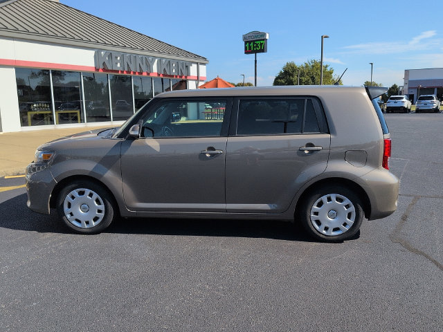Used 2015 Scion xB FWD image 4