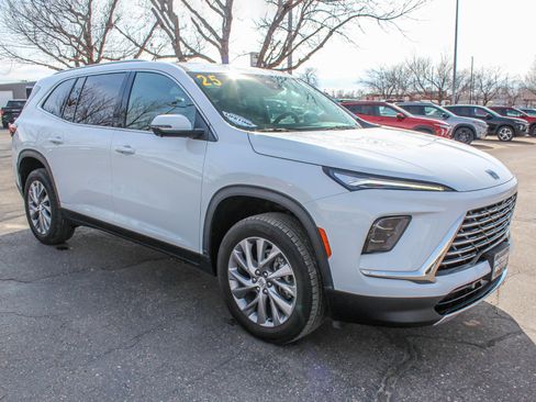 Used 2025 Buick Enclave Preferred AWD/4WD image 5