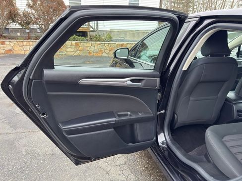 Used 2019 Ford Fusion SE AWD/4WD image 16