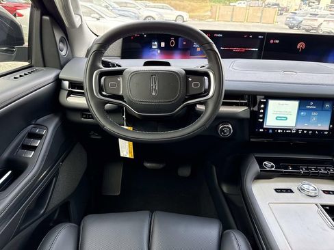 New 2025 Lincoln Navigator Reserve image 19