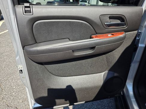 Used 2013 Chevrolet Avalanche LTZ AWD/4WD image 26