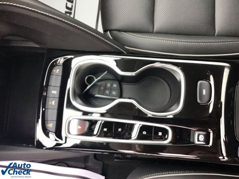 Used 2022 Buick Envision Essence w/ Safety Package image 42