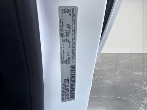 Used 2025 Chrysler Pacifica Select image 30