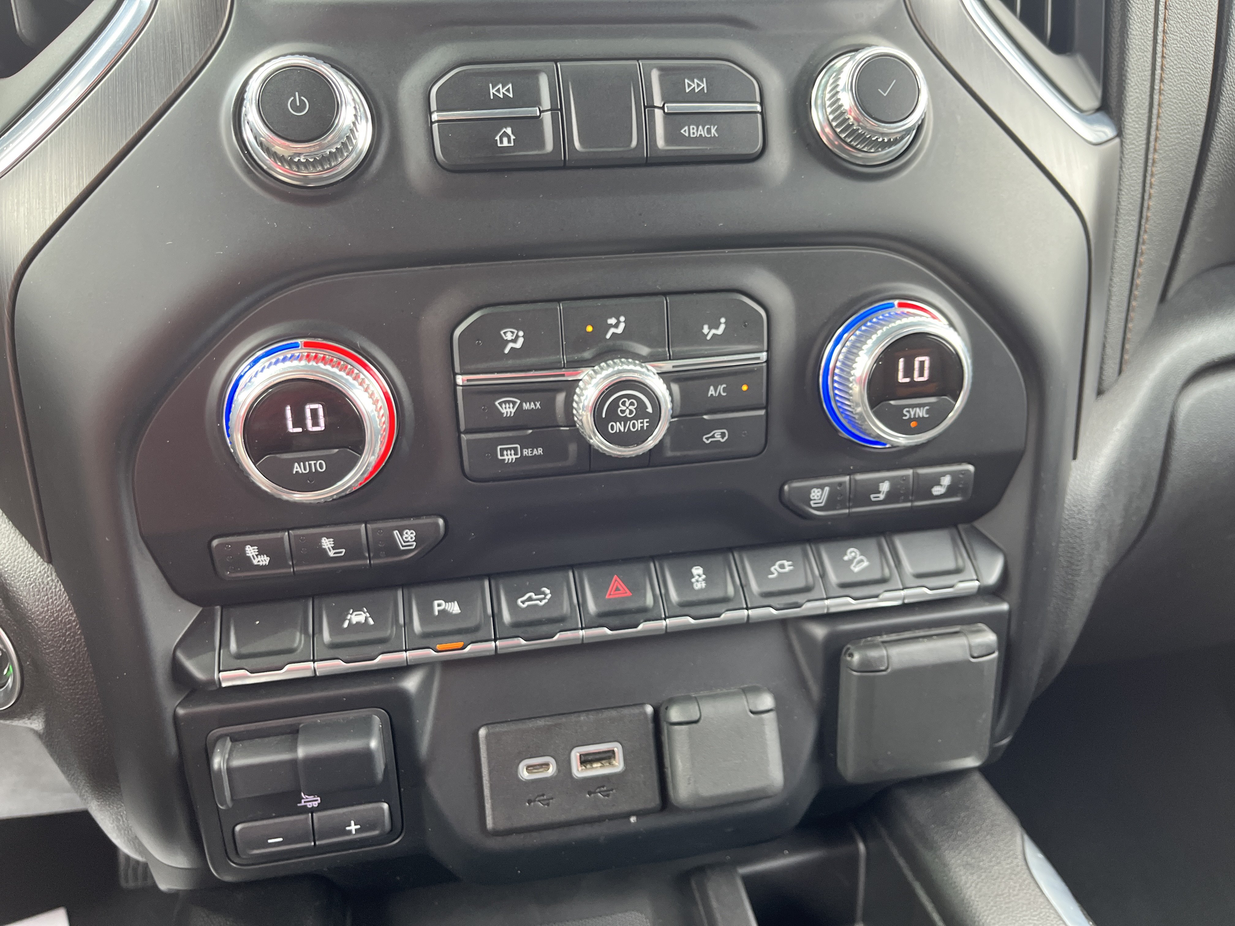 Used 2022 GMC Sierra 1500 AT4 w/ AT4 Premium Package AWD/4WD image 29