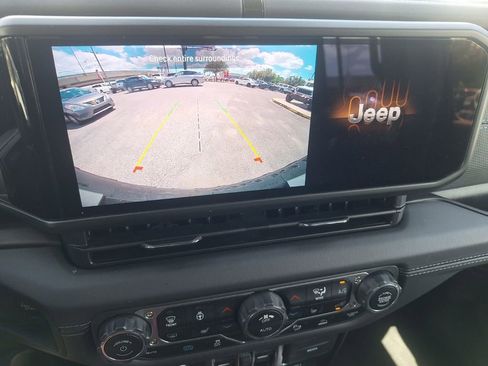 Used 2025 Jeep Wrangler Unlimited Rubicon 4xe w/ Safety Group AWD/4WD image 16