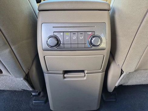 Used 2013 Toyota Highlander Plus FWD image 16