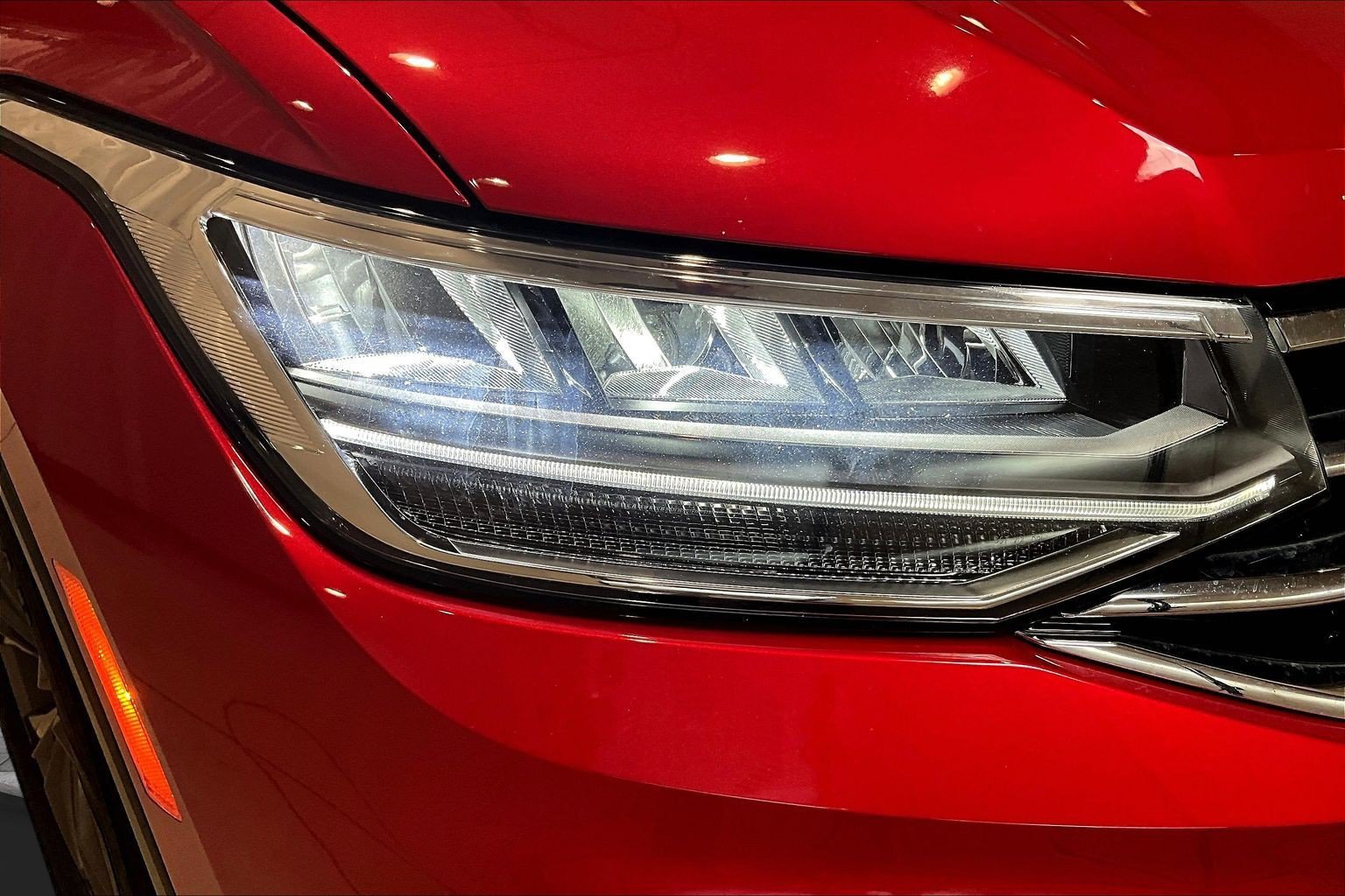 Used 2022 Volkswagen Tiguan SE AWD/4WD image 32