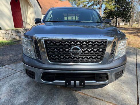 Used 2017 Nissan Titan SV image 25