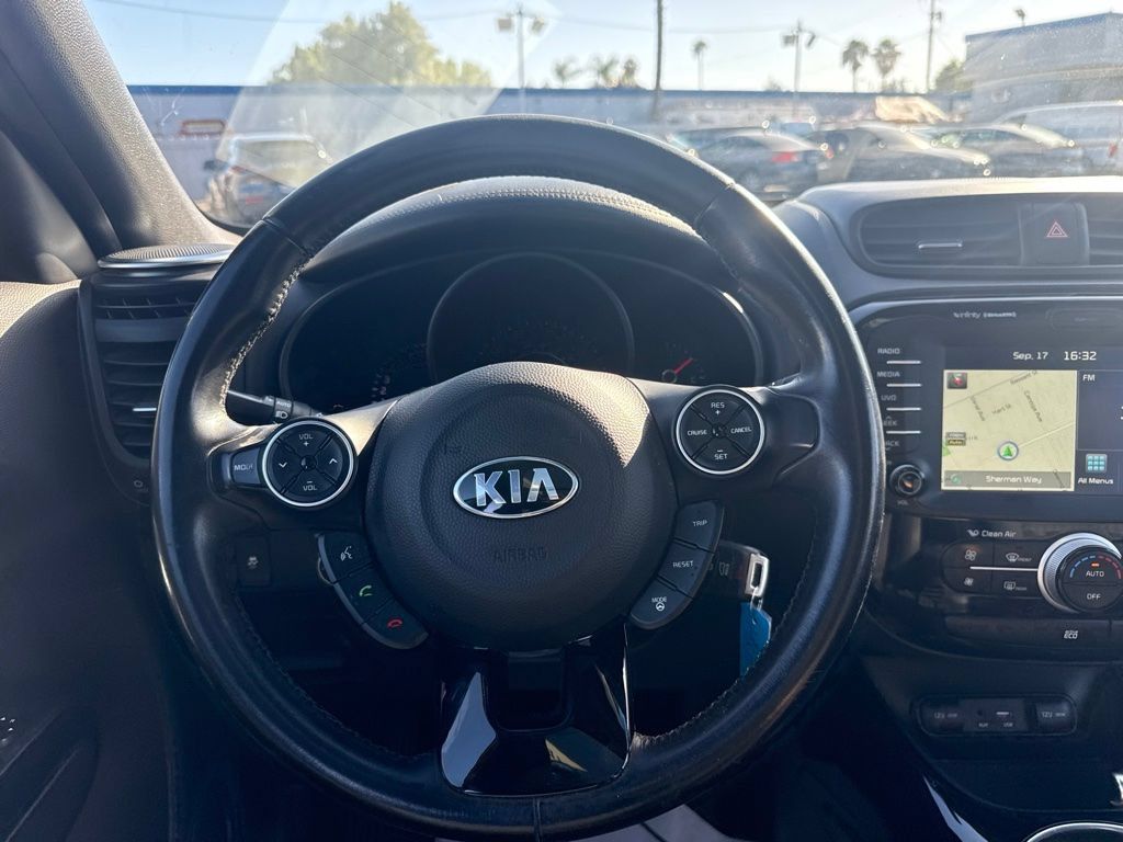 Used 2015 Kia Soul ! w/ Sun & Sound Package FWD image 12