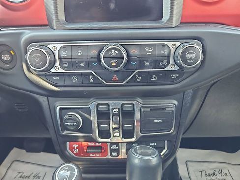 Used 2021 Jeep Wrangler Unlimited Rubicon w/ Xtreme Recon 35" Tire Package image 26