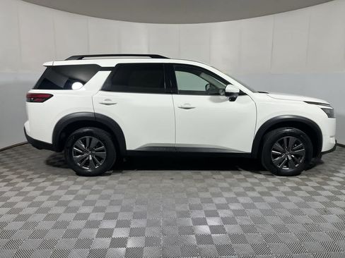 Used 2025 Nissan Pathfinder SV AWD/4WD image 9