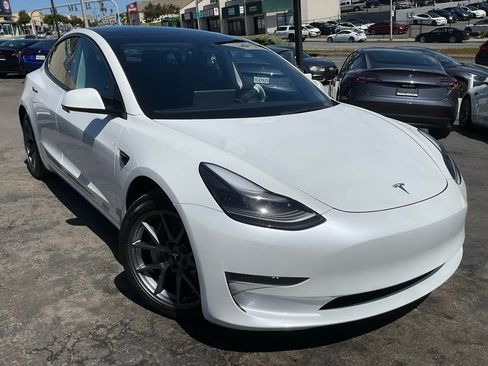 Used 2023 Tesla Model 3 Standard Range image 1