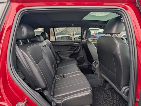 Used 2024 Volkswagen Tiguan SE R-Line image 12