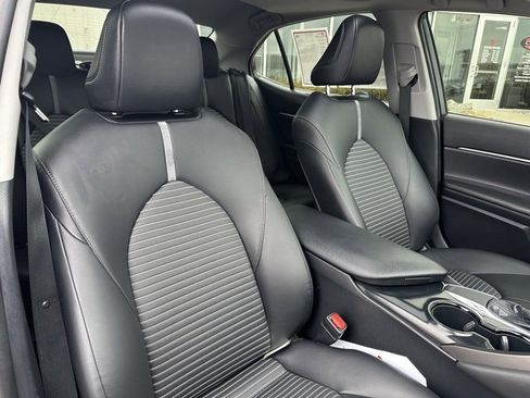 Certified 2018 Toyota Camry SE w/ Moonroof Package image 15