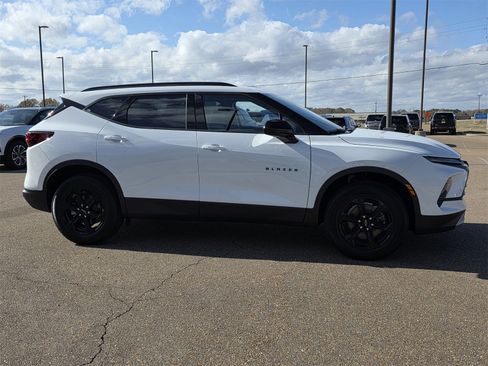 New 2026 Chevrolet Blazer LT w/ Convenience Package image 2