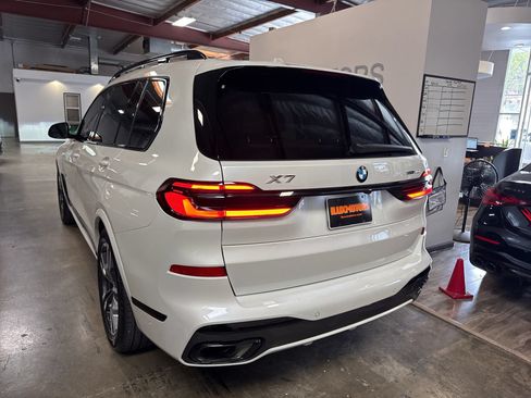Used 2026 BMW X7 xDrive40i w/ M Sport Package AWD/4WD image 12