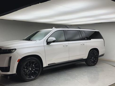 Used 2023 Cadillac Escalade ESV Sport w/ LPO, ONYX Package AWD/4WD image 6