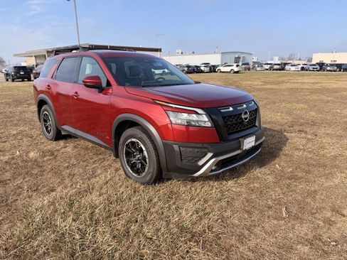 Certified 2023 Nissan Pathfinder Rock Creek image 3