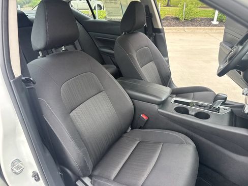 Used 2025 Nissan Altima 2.5 SV FWD image 35