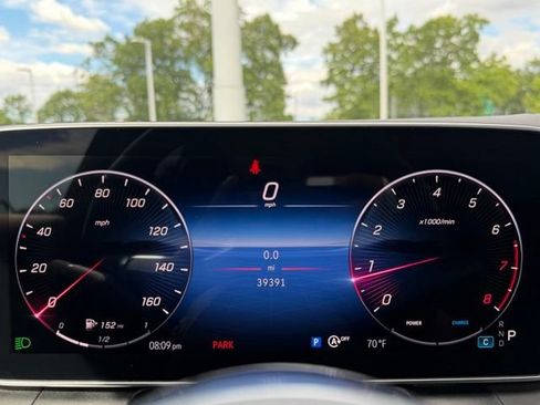 Used 2024 Mercedes-Benz GLC 300 4MATIC image 17