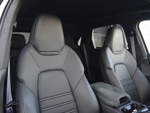 Certified 2026 Porsche Cayenne GTS AWD/4WD image 26