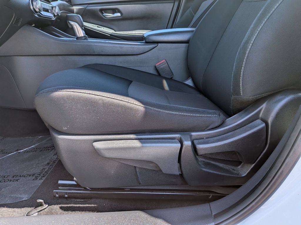Used 2025 Nissan Sentra SV FWD image 14