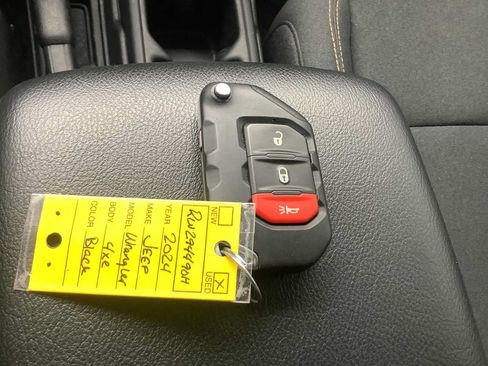 Used 2024 Jeep Wrangler Unlimited AWD/4WD image 19