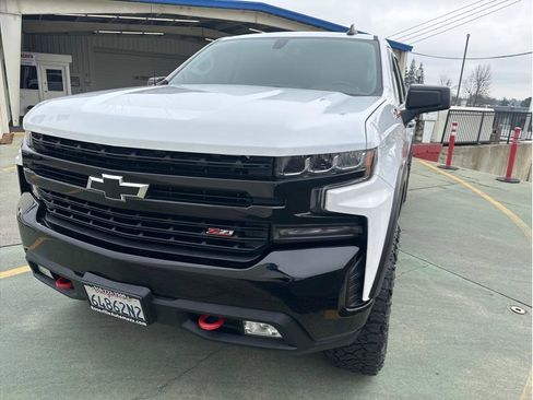 Used 2019 Chevrolet Silverado 1500 LT Trail Boss image 3
