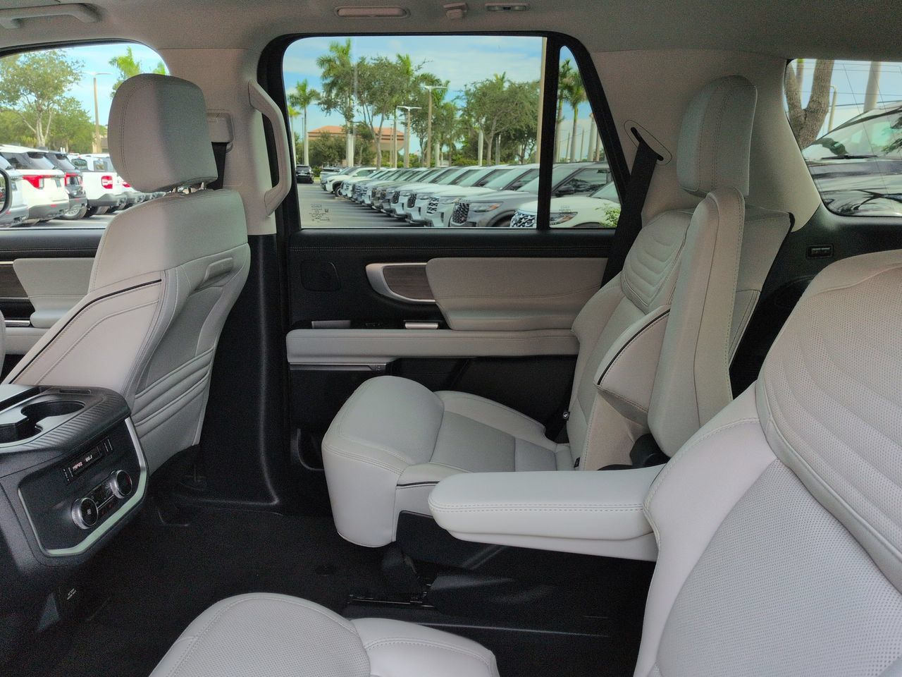 Certified 2025 Ford Expedition Platinum w/ Platinum Ultimate Package AWD/4WD image 14