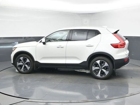 Used 2023 Volvo XC40 B4 Plus w/ Protection Package Premier image 5