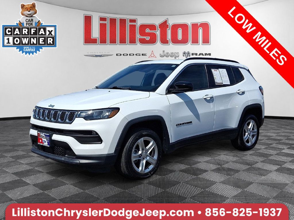 Used 2023 Jeep Compass Latitude w/ Sun and Sound Group AWD/4WD image 1