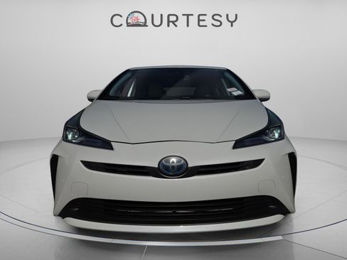 Used 2019 Toyota Prius L Eco image 9