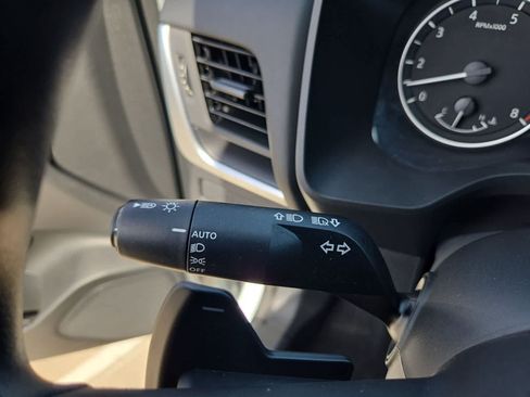 Used 2024 Nissan Rogue S FWD image 23