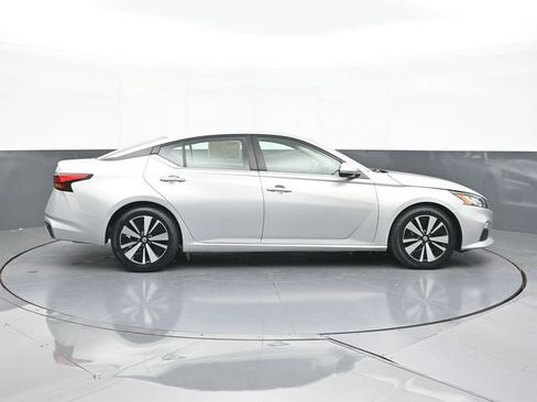Used 2022 Nissan Altima 2.5 SV FWD image 16