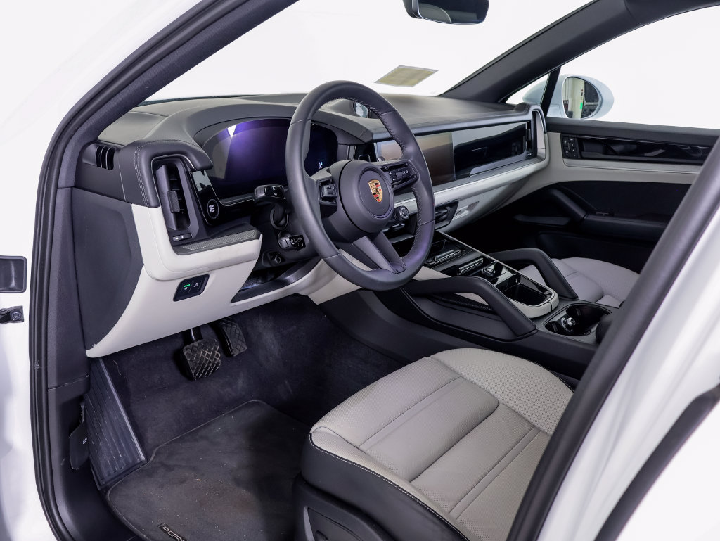 Certified 2025 Porsche Cayenne E-Hybrid Coupe AWD/4WD image 4