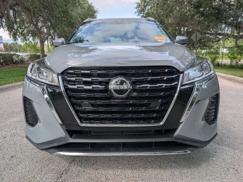Used 2022 Nissan Kicks SV w/ Interior Electronics Package FWD image 2