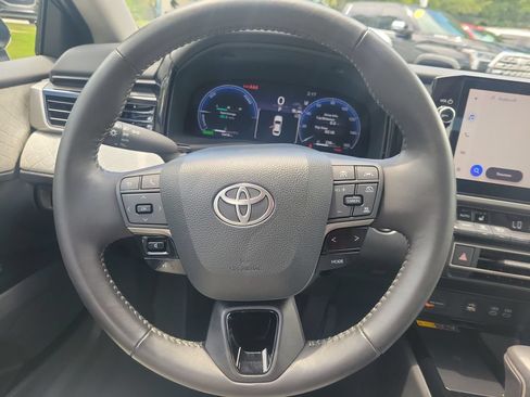 Used 2025 Toyota Camry XLE FWD image 17