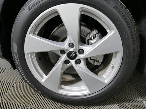 New 2025 Audi Q5 Prestige image 9