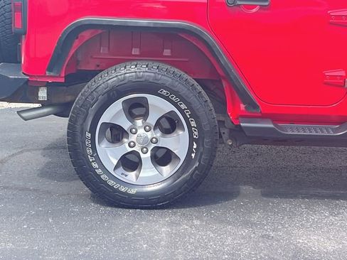 Used 2016 Jeep Wrangler Unlimited Sahara w/ Connectivity Group image 19