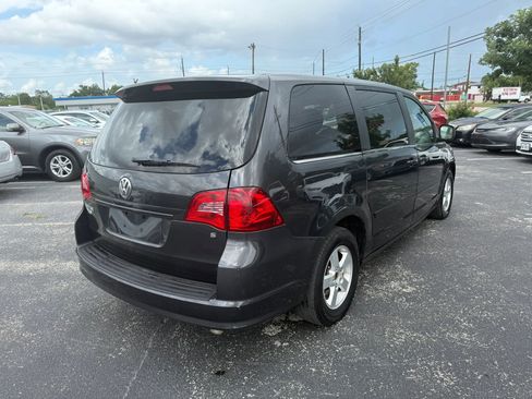 Used 2012 Volkswagen Routan S image 4