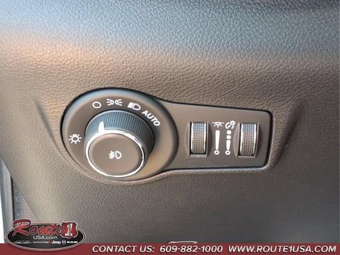 Used 2025 Jeep Compass Limited w/ Elite Group AWD/4WD image 23