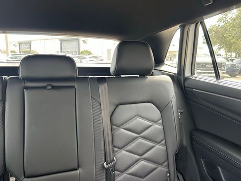 New 2026 Volkswagen Atlas Cross Sport SE FWD image 13