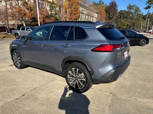 Certified 2023 Toyota Corolla Cross XLE image 3