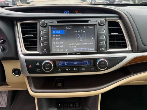 Used 2018 Toyota Highlander Limited Platinum image 12