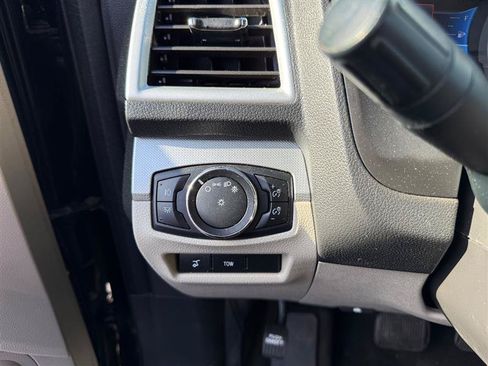 Used 2014 Ford Explorer XLT w/ Equipment Group 202A AWD/4WD image 37
