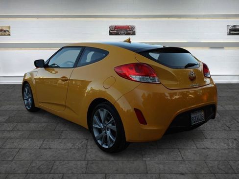 Used 2017 Hyundai Veloster FWD image 5