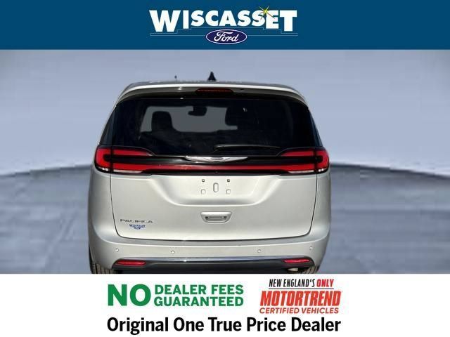 Used 2024 Chrysler Pacifica Touring-L FWD image 33