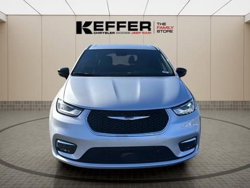 New 2026 Chrysler Pacifica Select FWD image 9