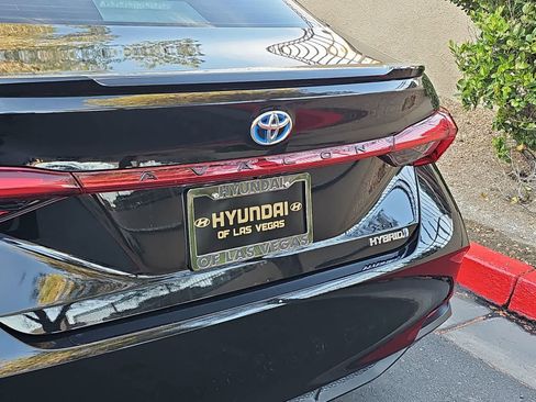 Used 2021 Toyota Avalon XSE image 11